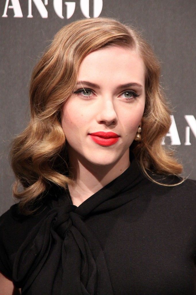 Scarlett Johanssons beautiful long hairstyle