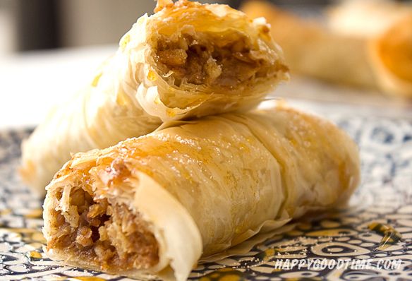 Skinny Apple Pie and Oat Spring Rolls with Apple Honey Dipping Sauce. These