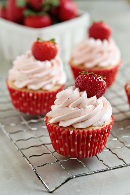 *Strawberry Cupcakes + Strawberry Buttercream