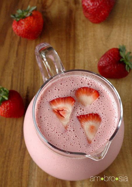 Strawberry Lassi – Just strawberries, honey, greek yogurt & crushed ice.