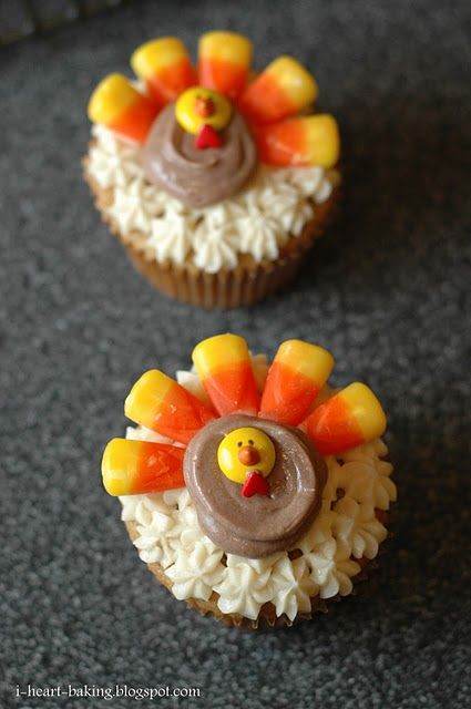 Thanksgiving cupcakes.. I need to do something like this as my Thanksgiving dish