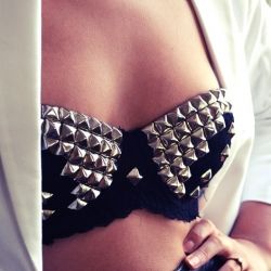 Turn an old bra into a studded top for a dance routine! DIY with step-by-step in