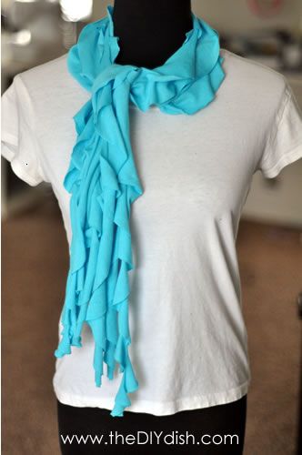 Video tutorial on how to make 'infinity scarves' (no sewing)