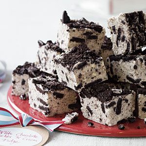 White Chocolate Cookies n’ Cream Fudge. Looks, awesome and easy and could be par