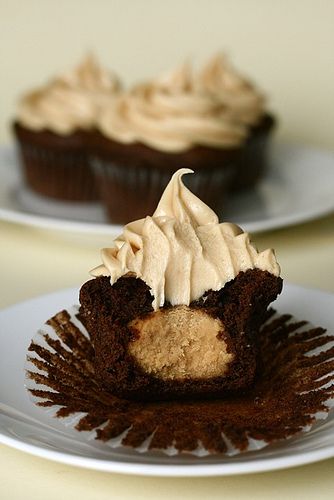 chocolate peanut butter cupcakes