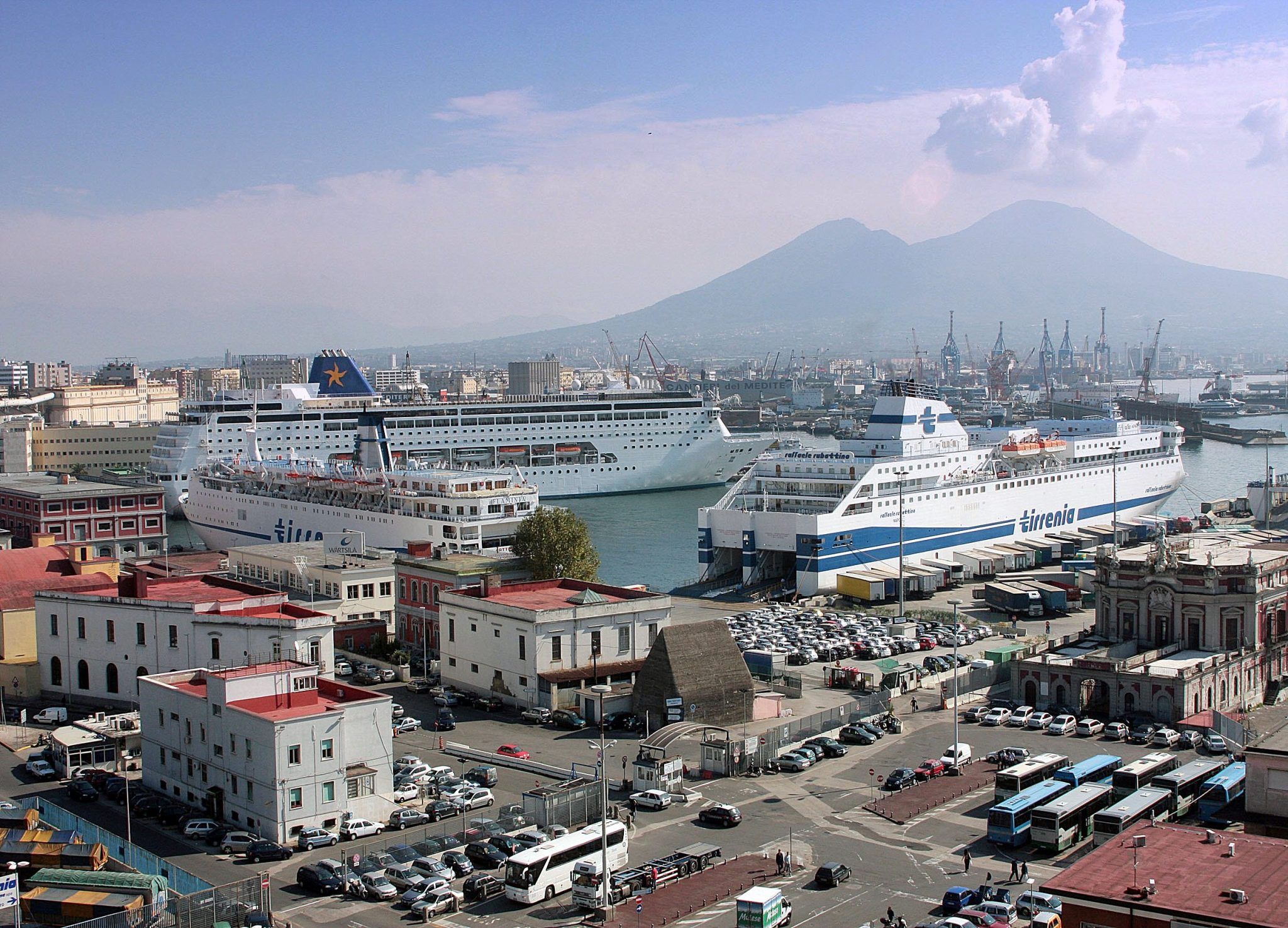 una linea traghetti da Napoli per l'Egitto -   Napoli