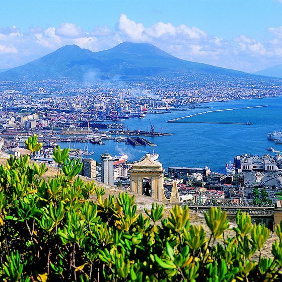 The Bay of Naples gets crowded around Napoli, but opens up outside the ... -   Napoli