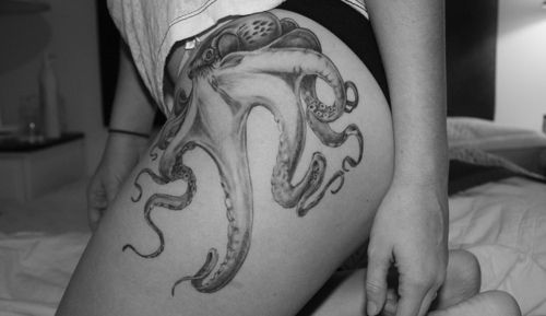 octopus, tattoo, thigh