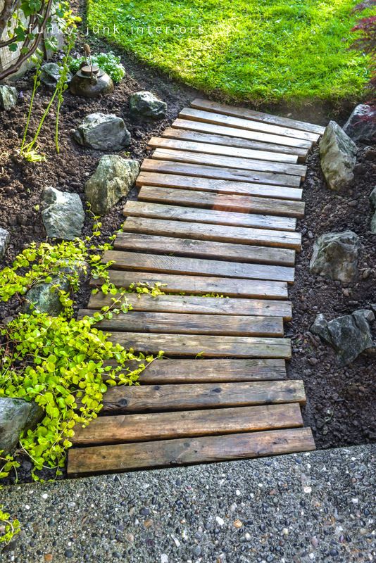 pallet wood walkway – awesome!