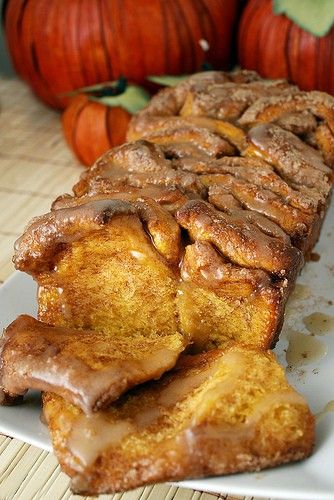 thanksgiving morning: pull-apart cinnamon sugar pumpkin bread.