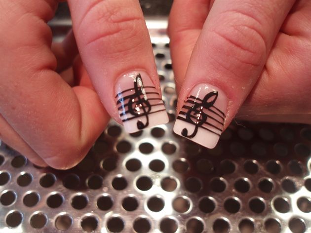 treble cleff nails