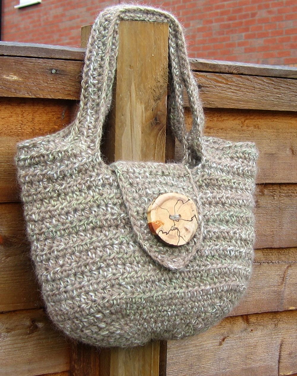 A Blade of Grass: Free Crochet Pattern: The Pipistrelle Handbag (US Terms)