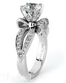 A bow diamond ring – in LOVE