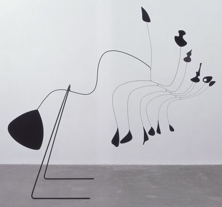 Alexander Calder / Spider / 1939 / standing mobile made of painted sheet aluminu
