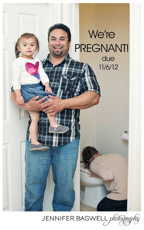 BEST pregnancy annoucement photo!
