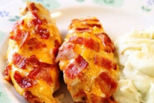 Bacon Cheesy Chicken in the slow cooker