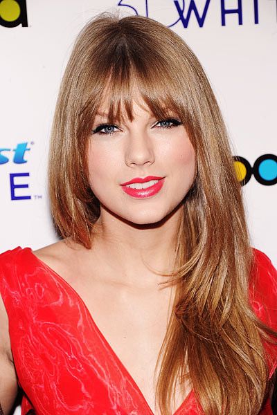 Bangs with long locks on Taylor Swift.