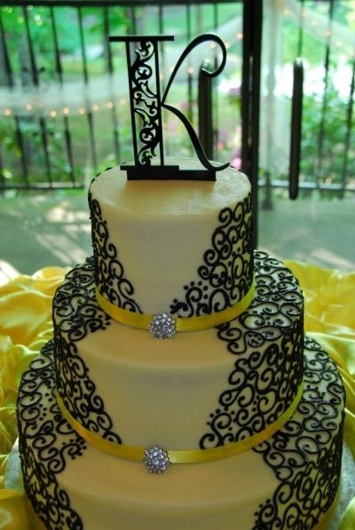 Black and Yellow wedding cake