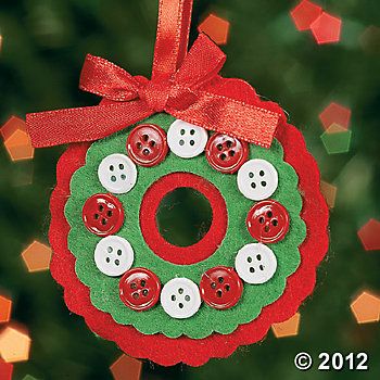 Button Wreath Ornament Craft Kit – great idea for kids to make at Christmas time