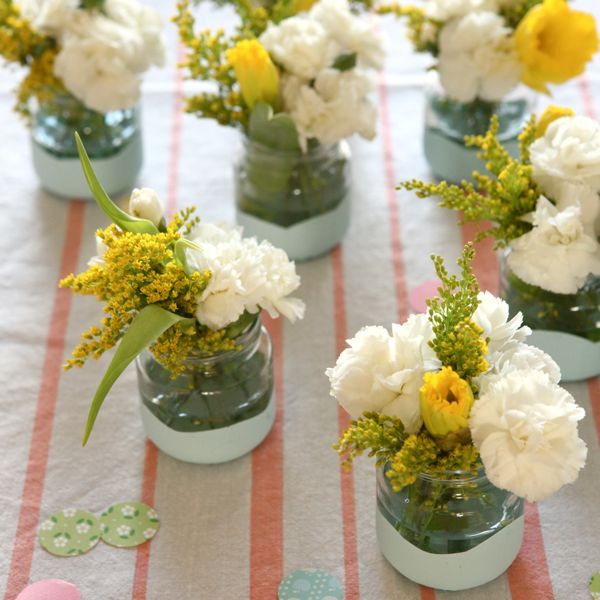 Dipped baby food jars as tiny vases. An easy DIY for sweet centrepiece vases. #w