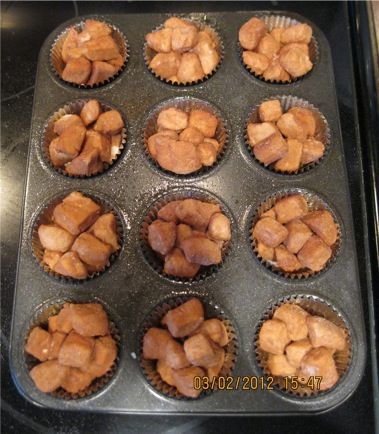 Easy Monkey Bread Muffins. These would be good for christmas morning!