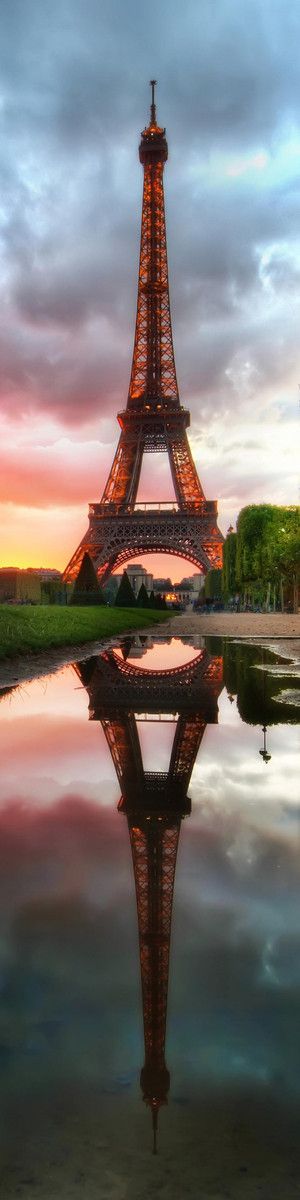 Eiffel tower Paris. This picture is beautiful!