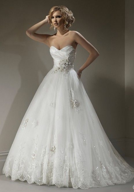 Elegant sweetheart ball gown wedding dress