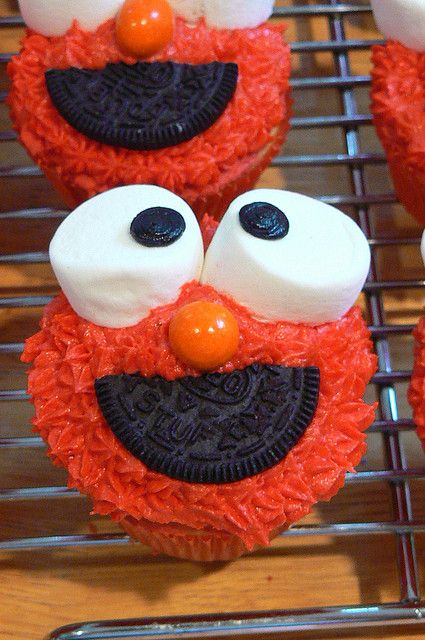Elmo cupcakes – ADORABLE!