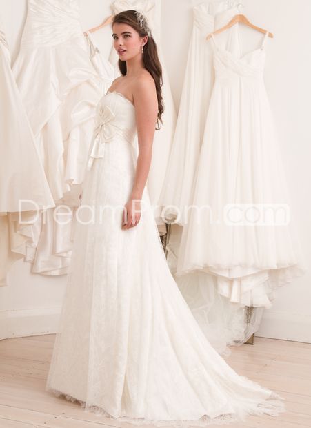 Gorgeous Empire Strapless Floor-Length Court Lace  Wedding Dresses