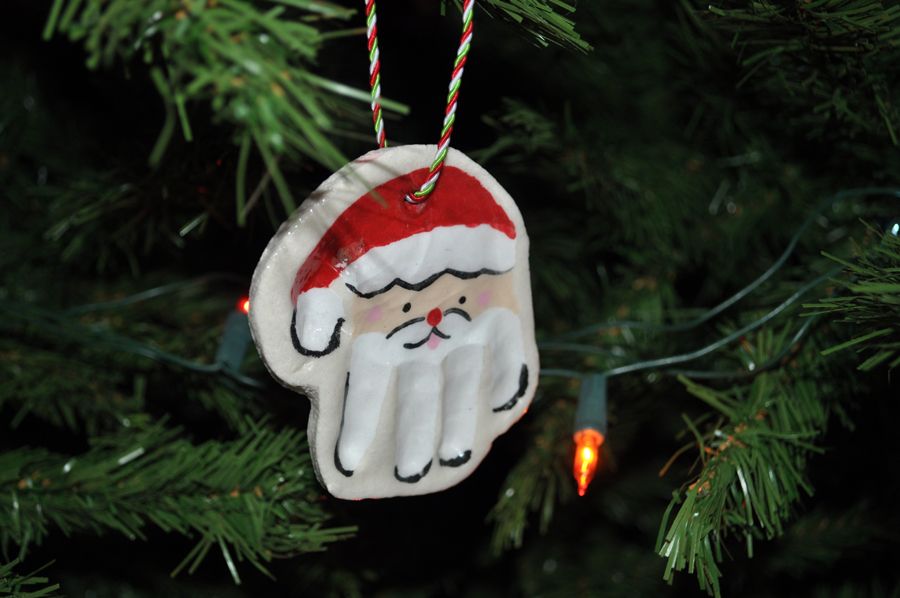 Hand Print Santa Ornaments – Kids will love making these Christmas ornaments out