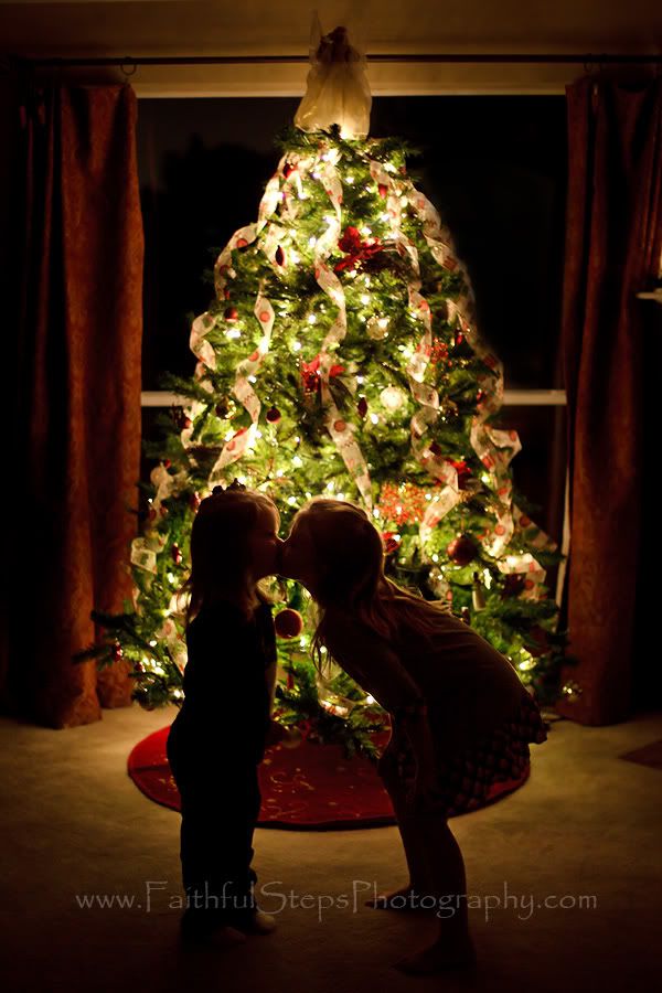 How to take a picture like this of your kids in front of a lit Christmas tree. M