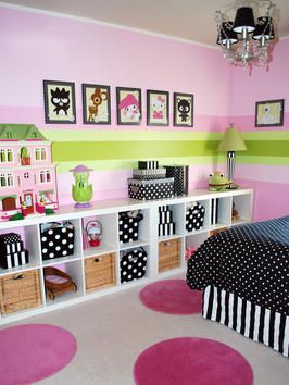 I know this is a Girls room, but I really like the set up, Stripes on the walls