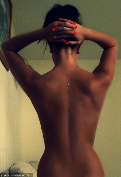 I really like the piercings going down her back. ♥