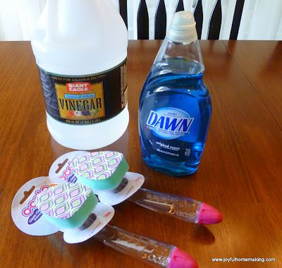 Joyful Homemaking: Simple Shower and Tub Cleaner. LOVE this tip.