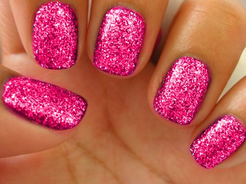 Love these sparkly nails!