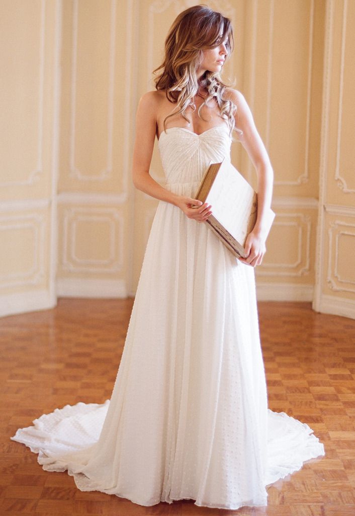 Luxury sweetheart organza wedding dress