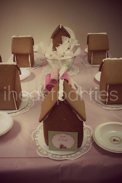 Make Your Own Gingerbread Houses #diy #gingerbreadhouse
