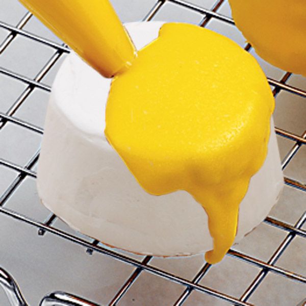 Make your own Quick-Pour Fondant Icing with our recipe. It's a great choice