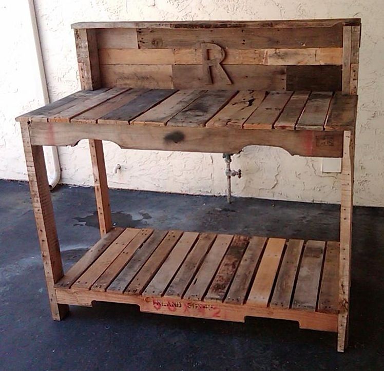 Pallet potting bench and other pallet crafts, from The Design Pallet