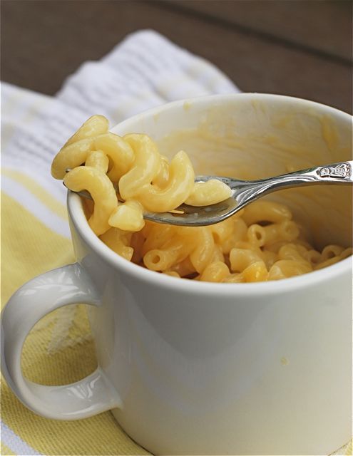 QUIT buying easy mac, people! Instant Mug o’ Mac & Cheese in the Micro