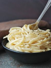 Quick and easy pasta with garlic cream sauce