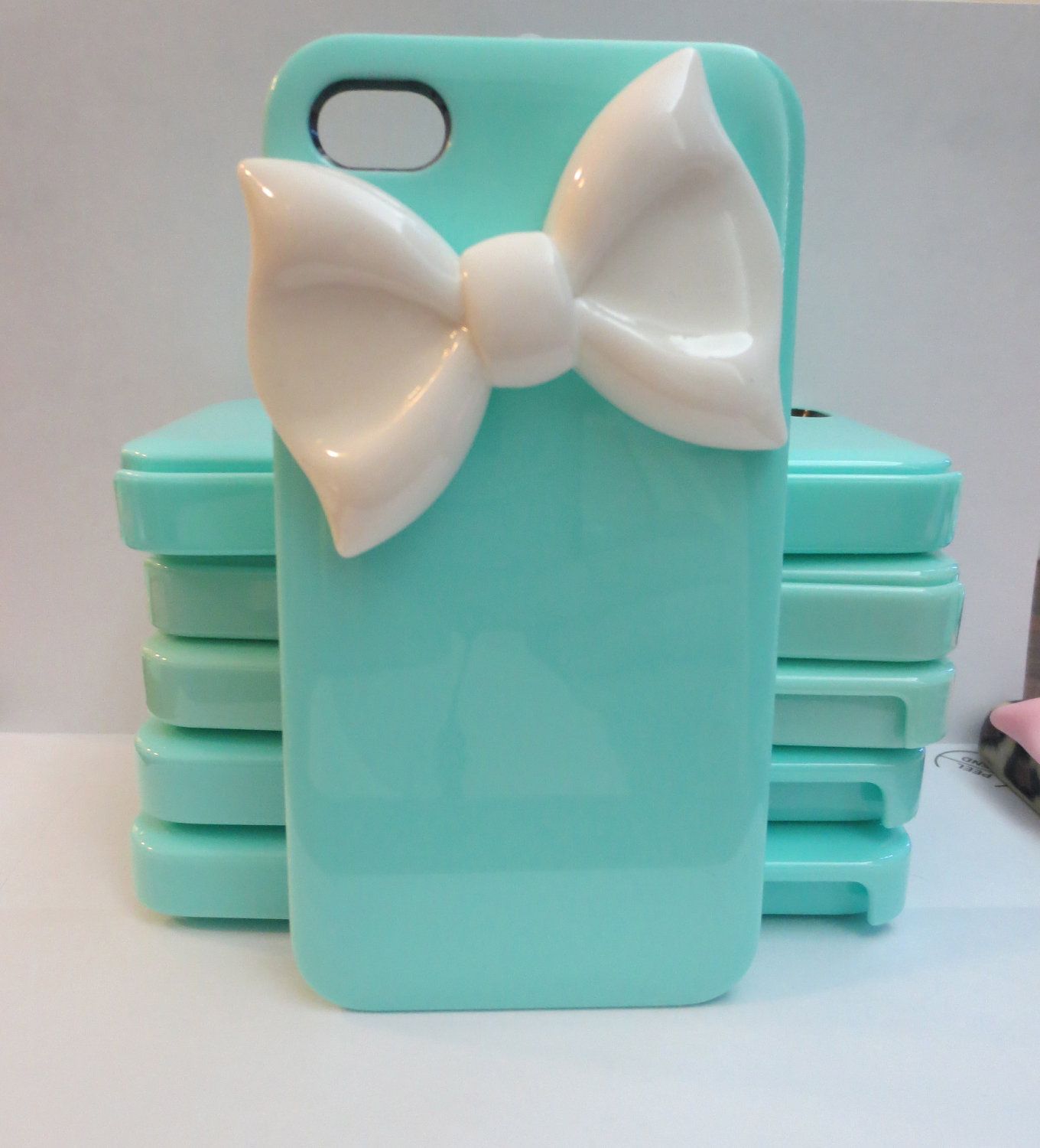 Tiffany inspired iPhone 4/4s bow case. $14.99, via Etsy. Wedding party gifts:) l
