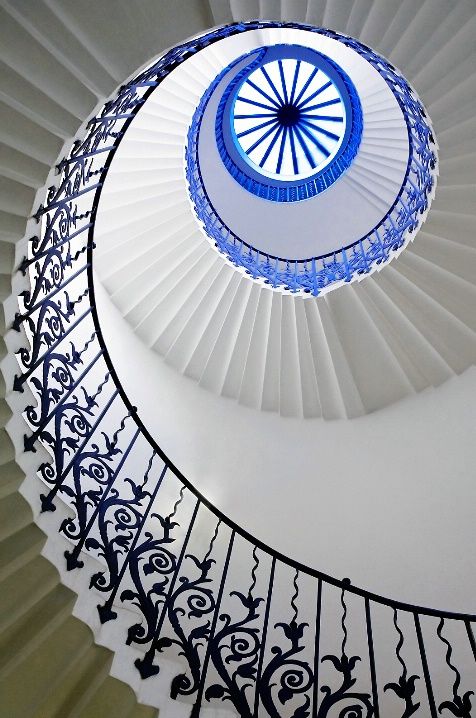 Tulip Eye – the wonderful tulip staircase in the Queens House, London