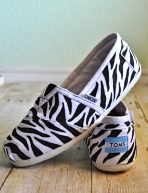 Zebra print TOMS
