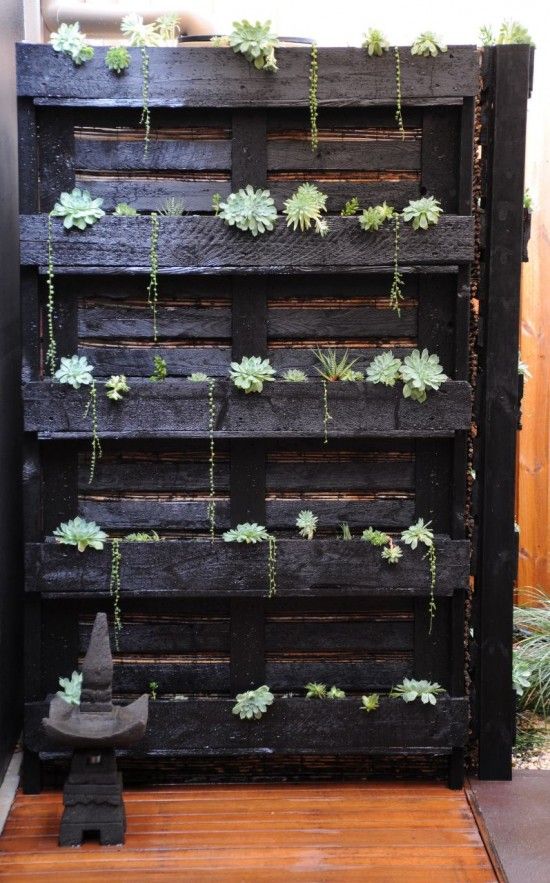 another really cool pallet succulent planter idea! #diy #pallet #succulent #plan