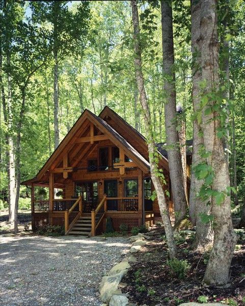 A Hybrid Vacation Cabin in North Carolina