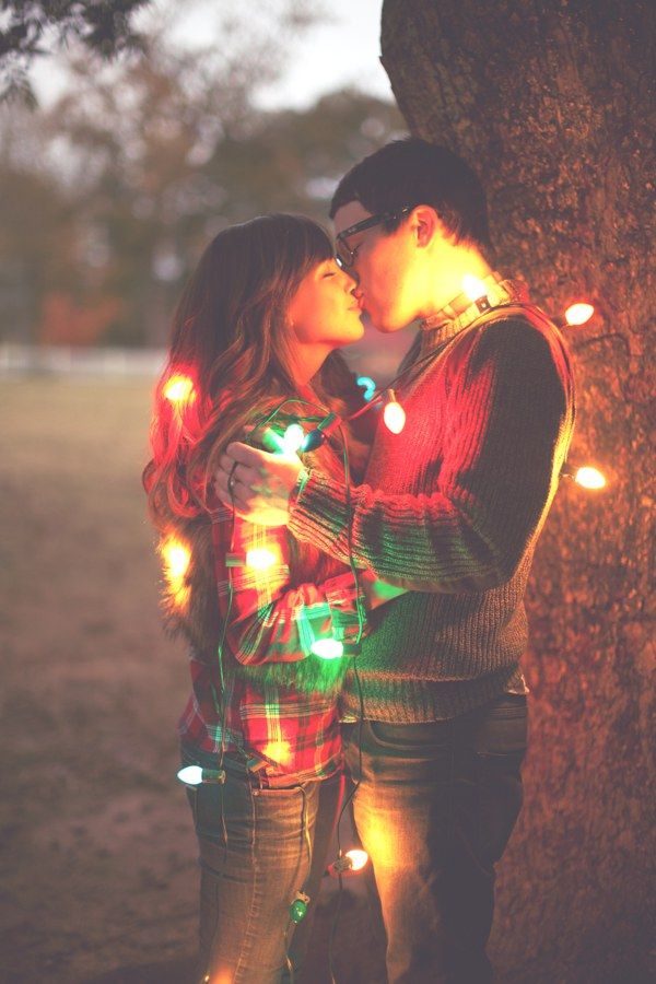 cute first Christmas photo ideas or winter engagement