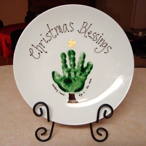 the hand print christmas tree ... -   Handprint plates ideas
