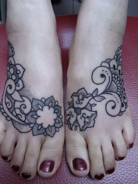 i love intricate lace & henna inspired tattoos with flowers