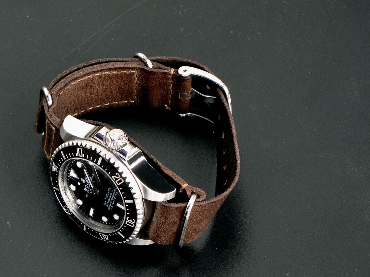 leather nato strap / crown & buckle